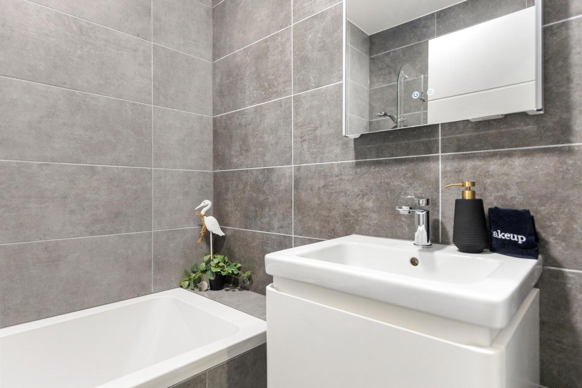 Ipswich Town Center Gem Sleep 5 Apartment ภายนอก รูปภาพ